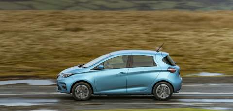 Renault ZOE GT Line R135 Z.E. driving