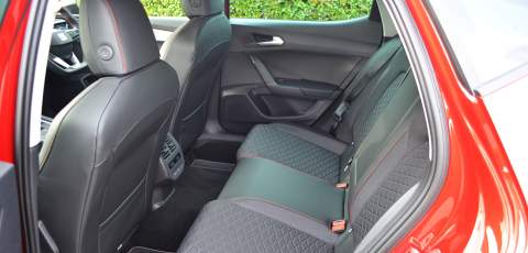 2 SEAT Leon e-HYBRID interior rear