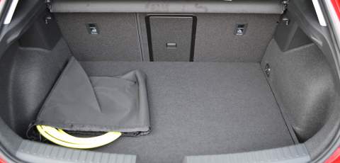 3 SEAT Leon e-HYBRID interior boot