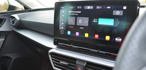 1 SEAT Leon e-HYBRID infotainment