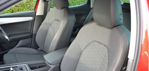 3 SEAT Leon e-HYBRID front seats